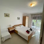 Sit Apartment *