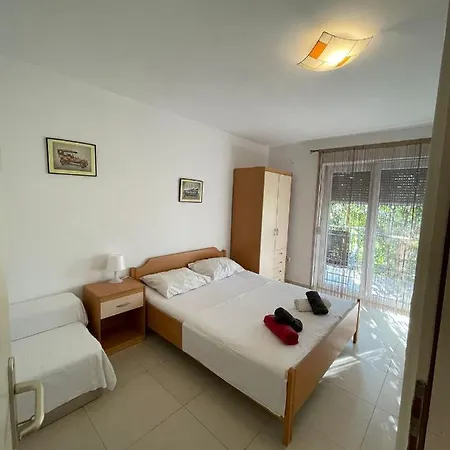 Sit Apartment *